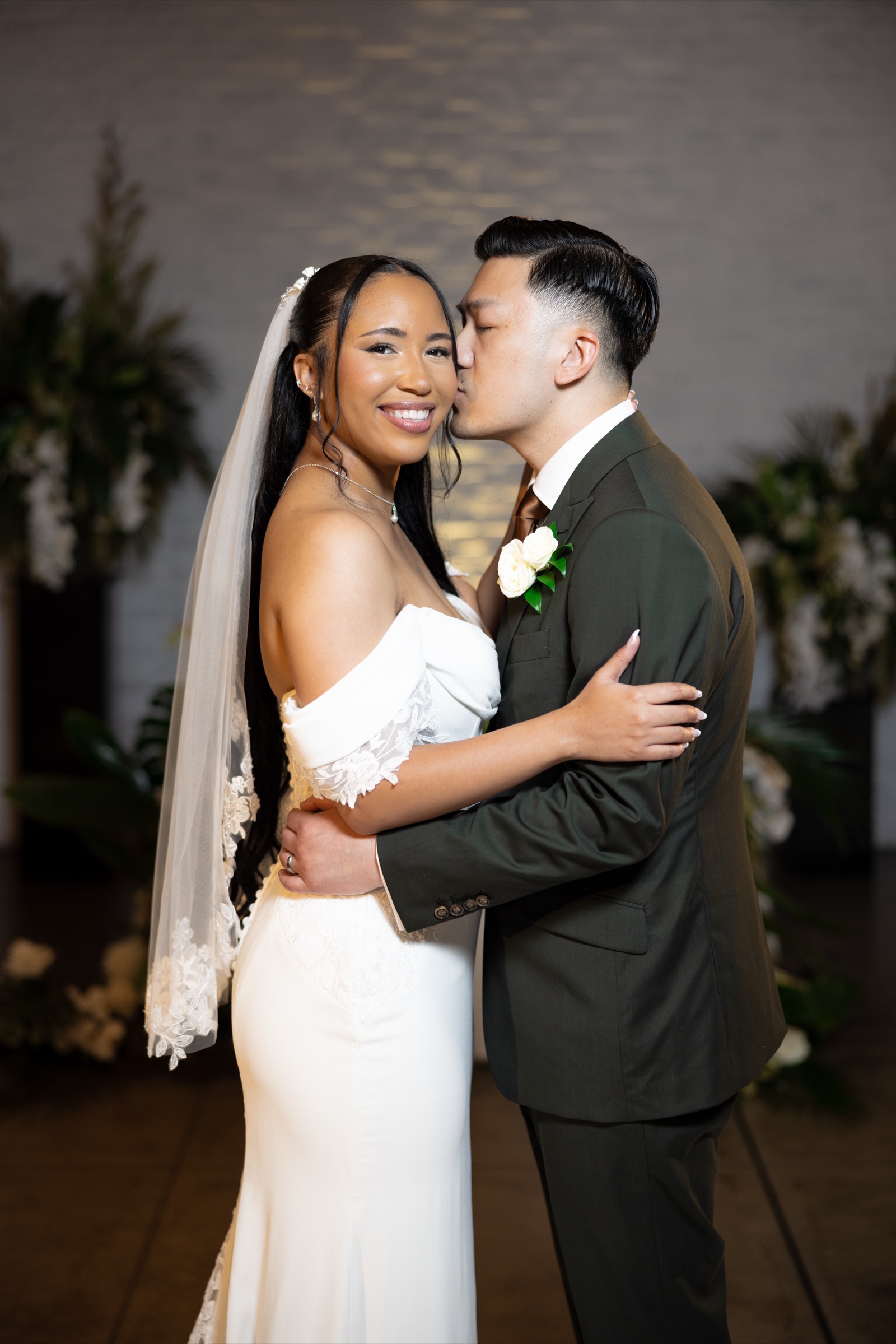 Rachel bridal portrait with bouquet and veil at The Colony House