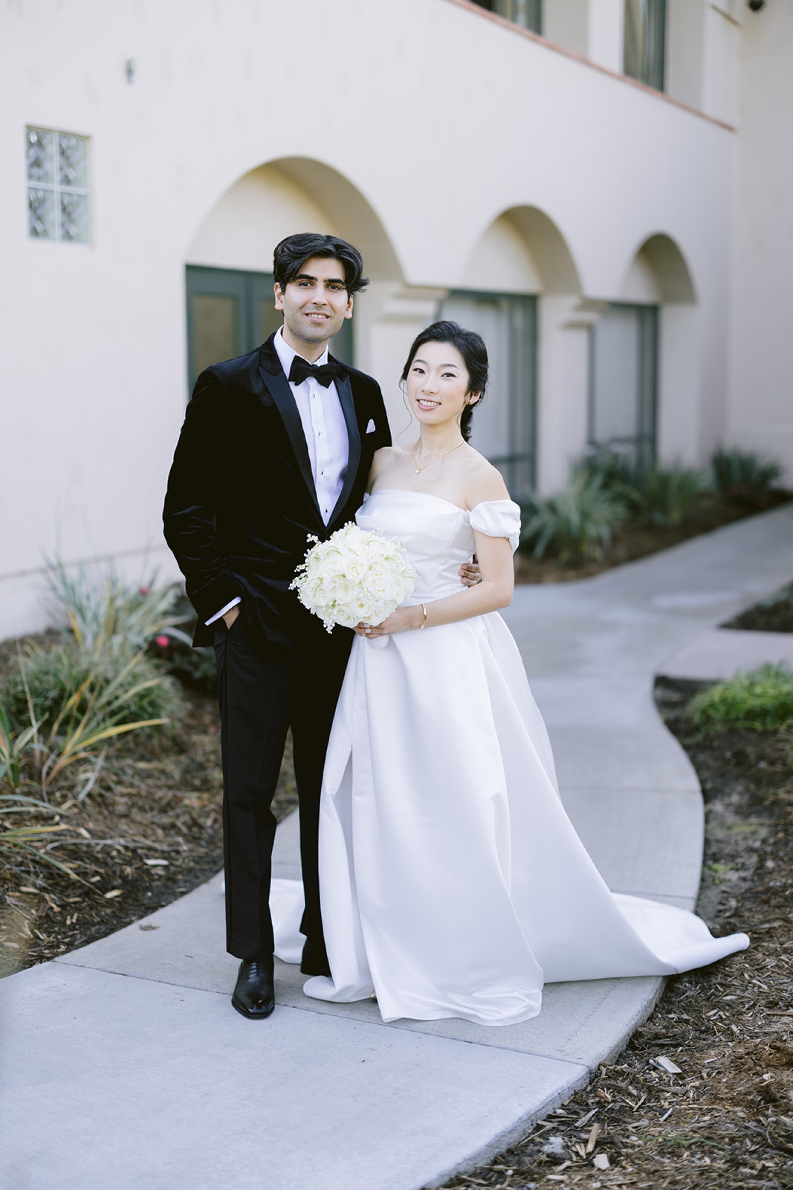 First look moment between Kirsten and Shravan